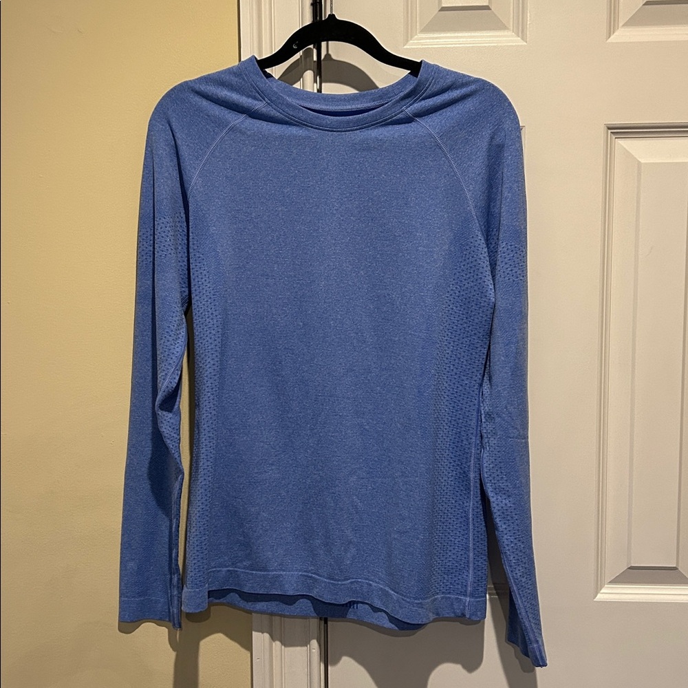 FIGS ladies long sleeve under scrub XL- blue
Like new
